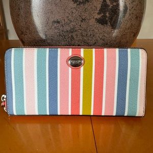 Coach wallet! Gorgeous!!! Low Start!